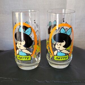 2- VTG 1986 Pizza Hut Glass Betty Rubble The Flintstone Kids Cartoon Series